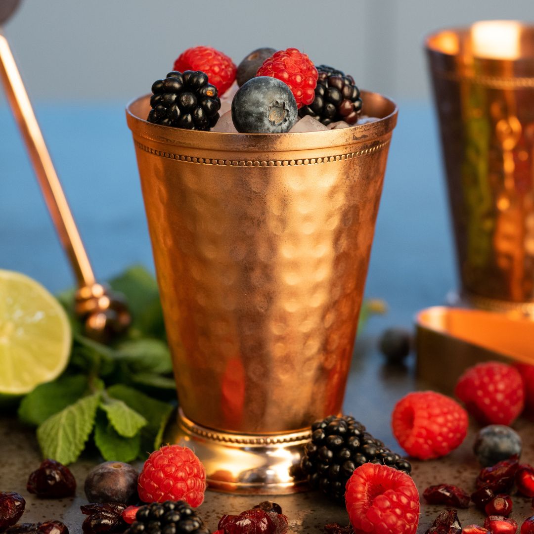 Kupferbecher Caesar – Cocktailbecher (gehämmert, römisch-geprägter Stil, 300 ml)-4