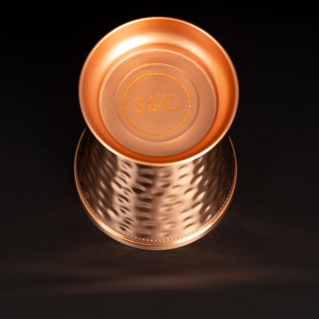 Kupferbecher Caesar – Cocktailbecher (gehämmert, römisch-geprägter Stil, 300 ml)-3