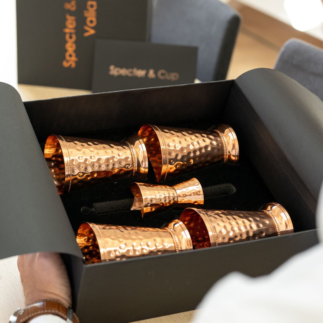Kupferbecher-Set Valia – 4x Cocktailbecher (gehämmert, römisch-geprägter Stil, 300 ml) + 6-teiliges Zubehör-Set-3